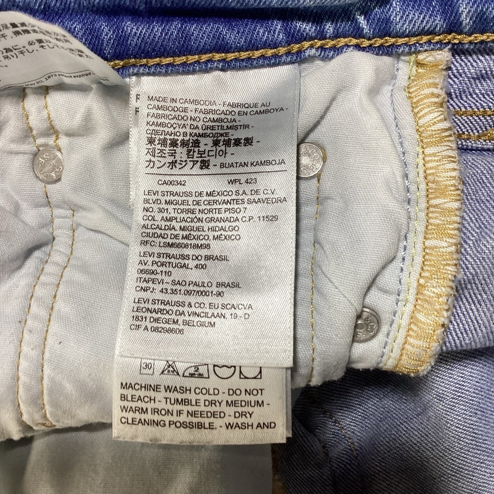 Levi's 501 Button Fly Light Blue Cropped Jeans - Picture 5 of 11
